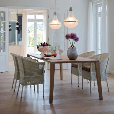 Discover the aracol dining table of Lambert - at Stil-Ambiente.de