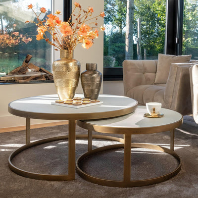 Richmond Interiors Кофейный столик белый латунный набор из 2 (серого цвета Верона)